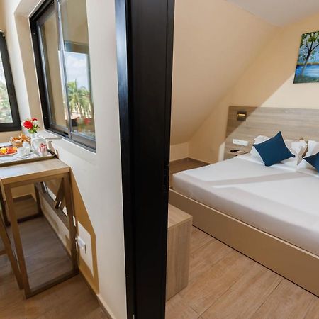 Silver Moon Hotel Abican Dış mekan fotoğraf