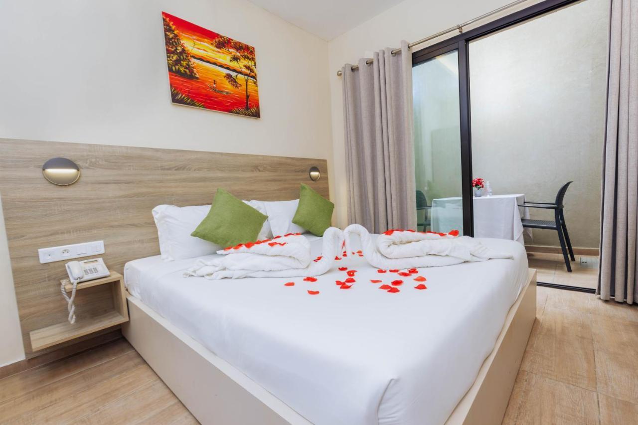 Silver Moon Hotel Abican Dış mekan fotoğraf